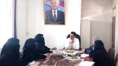 مدير عام "القاهرة" يناقش مع عدد من الناشطات قضايا الخدمات والعمل المجتمعي