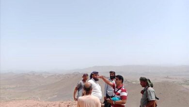 مدير عام المضاربة رأس العارة يستقبل فريق هندسي من شركة يمن موبايل لتحديد موقع برج اتصالات في عاصمة المديرية الشط