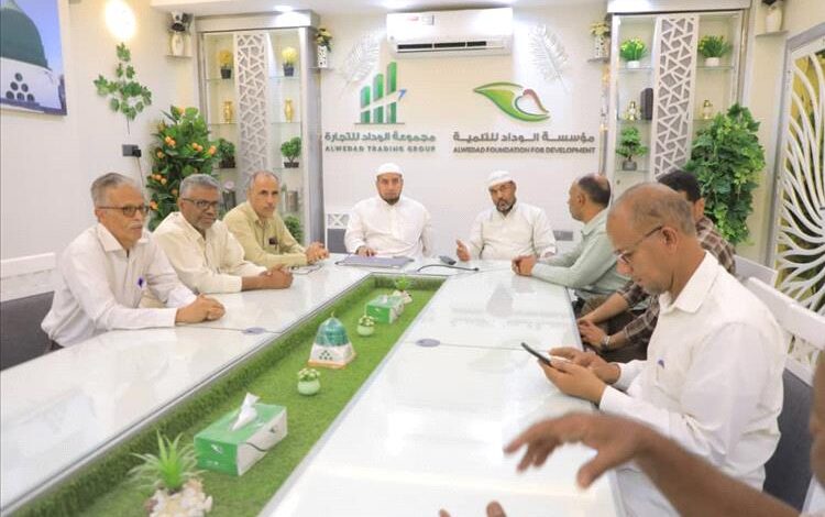 مدير عام المياه والصرف الصحي يناقش مشروعاً مائياً حيوياً مع مؤسسة الوداد للتنمية بتريم