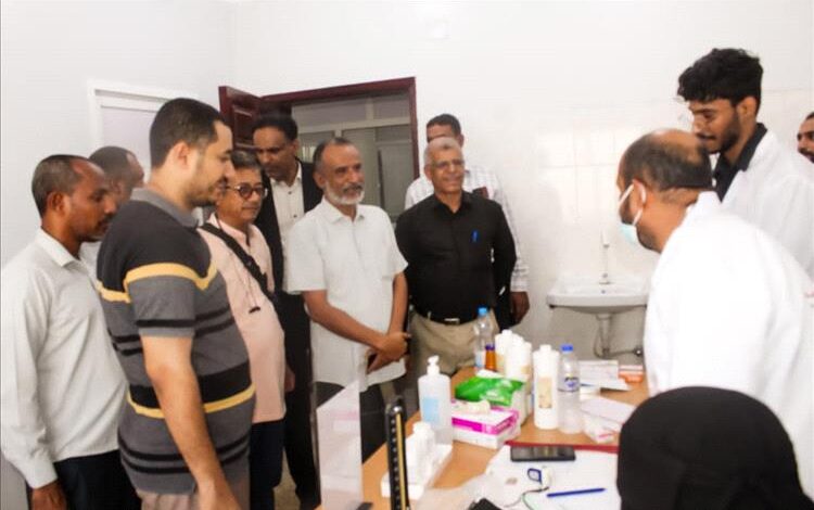 مدير عام بروم ميفع يتفقد عمل القافلة الطبية المجانية بالمركز الصحي ببروم