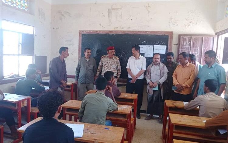 مدير عام رضوم شبوة يستقبل أعضاء لجنة الإمتحانات بالمحافظة ويتفقد سير الإمتحانات في عاصمة المديرية رضوم