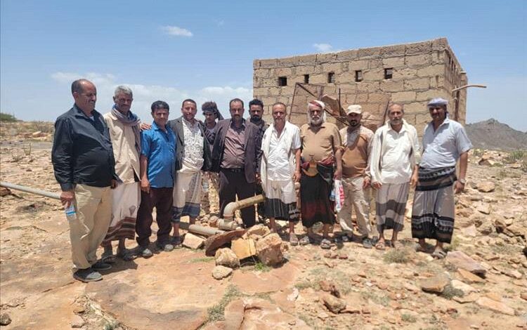 مدير عام قعطبة يتفقد مشروع مياه قريتي المدرج والجرب، بمريس.