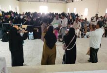 مدير عام موزع يفتتح البازار التسويقي لمنتجات نسوية بالمديرية
