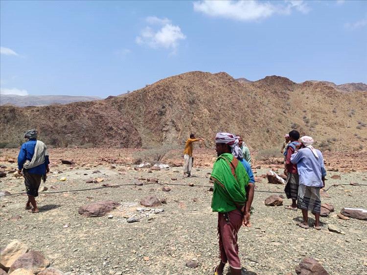 مديري الصحة والأشغال في بروم ميفع يقومان بزيارة لوادي نقب لتحديد موقع بناء وحدة صحية .