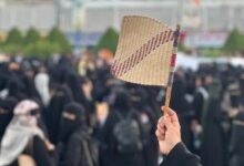 مروحة "العزف" تتحول إلى راية رمزية في التظاهرات النسوية بعدن