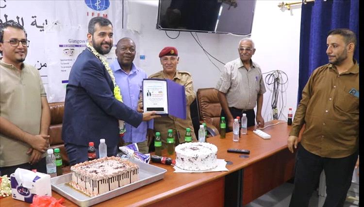 مستشفى الشيخ محمد بن زايد بالضالع يختتم دورة في التخدير ويكرم الدكتور المصري أحمد سلمان