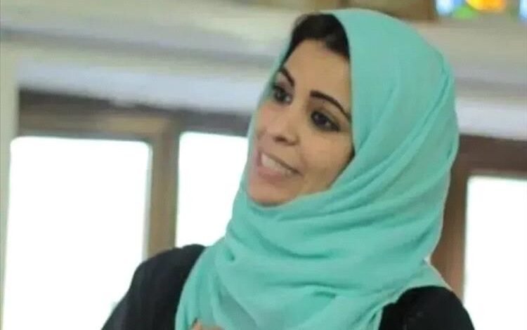 مليشيا الحوثي تفرج عن الناشطة رباب المضواحي بعد عام من الاختطاف في صنعاء