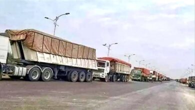 مليشيا الحوثي تفرض إتاوات مالية كبيرة على سائقي الشاحنات في الحديدة