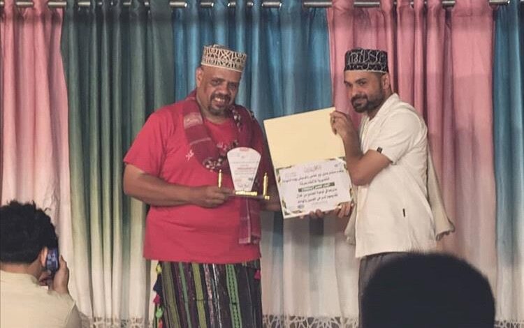 منتدى الفنان بدوي زبير يكرم فرقة البندر المسرحية خلال زيارتها لمدينة شبام