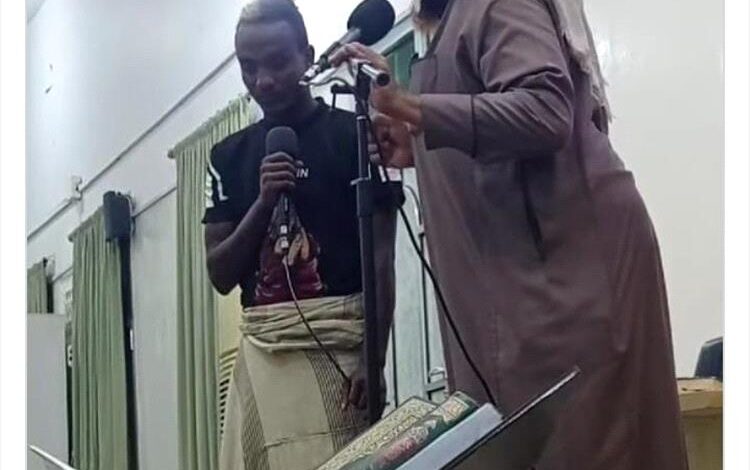 مهاجر أثيوبي يعلن إسلامه في شبوة