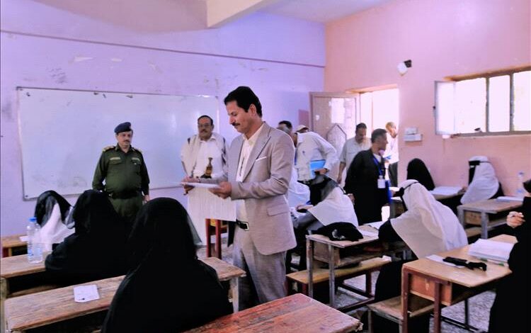 نائب وزير التربية"العباب" يدشن اختبارات الثانوية العامة بمأرب