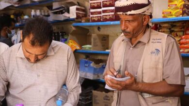 نزول ميداني مفاجئ للمحلات التجارية والمطاعم بميناء الوديعة البرّي لضبط الجودة والمواد منتهية الصلاحية والنظافة..
