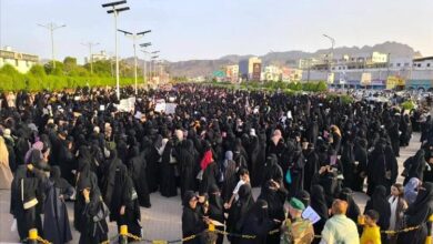 نساء يهتفن من قلب “العروض” للمطالبة بحقوق أساسية في الكهرباء والمياه