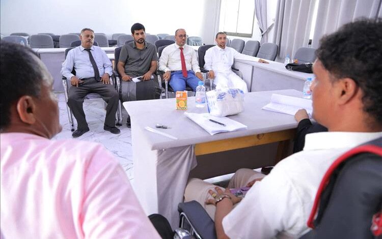 نيابة الدراسات العليا والبحث العلمي بكلية الآداب تنظم حلقة نقاشية علمية بعنوان "لغات اليمن ولهجاته في معاجم غريب اللغة"