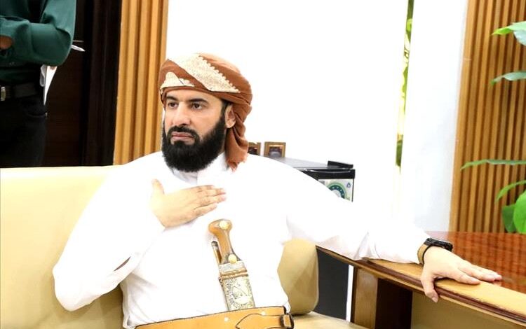 وزارة الأوقاف تناقش مع الخطوط الجوية اليمنية ترتيب جداول الرحلات وحصص النقل الجوي للوكالات
