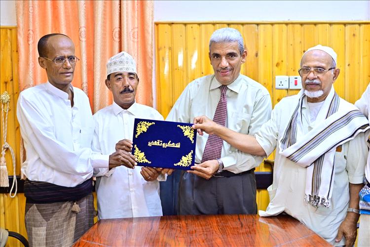 وزارة الثقافة ومؤسسة حضرموت تكرّمان سالم عبدون نظير جهوده في خدمة التراث بسيئون