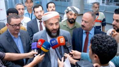 وزير الأوقاف والإرشاد يدشّن أولى رحلات التفويج الجوي للحجاج من مطار عدن الدولي