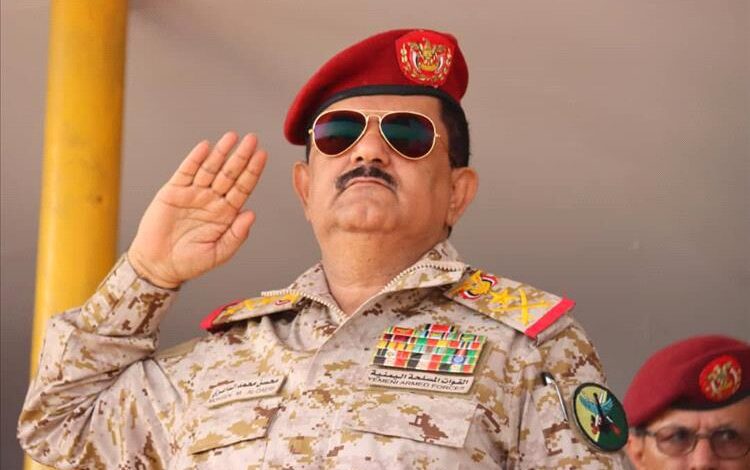 وزير الدفاع: هدفنا انهاء الإرهاب الحوثي واستعادة مؤسسات الدولة ورفرفة علم الجمهورية