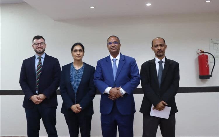 وزير الشؤون الاجتماعية يلتقي  بسعادة سفيرة المملكة المتحدة (بريطانيا) لدى بلادنا