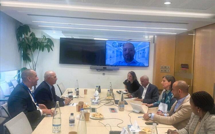 وزير المياه والبيئة يبحث مع البنك الدولي تعزيز دعم مشاريع المياه في اليمن