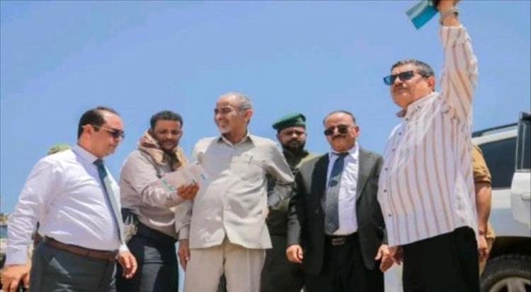وزير النقل يبحث مع الفريق الصبيحي مستقبل مطار عدن ومنفذ رأس العارة البحري