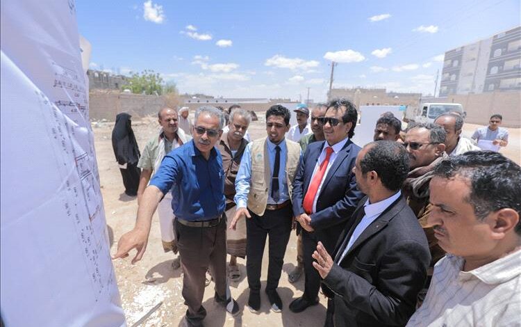 وضع حجر الأساس لمركز عبدالكريم سعود البابطين الصحي بعتق