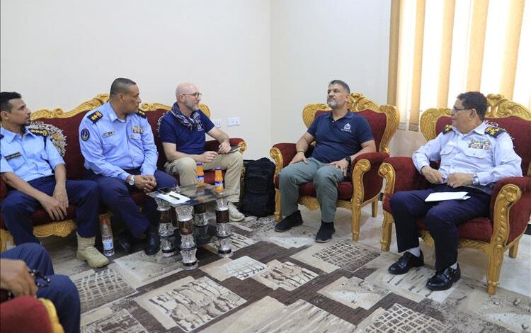وفد من منظمة الإنتربول الدولي يزور مصلحتي الدفاع المدني وخفر السواحل وإدارة شرطة عدن لبحث تعزيز التعاون المشترك