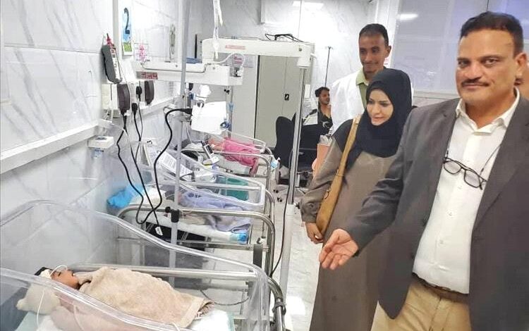 وكيل محافظة تعز تفتتح قسم الطوارئ العامة للأطفال والعيادات الخارجية بمستشفى المخا