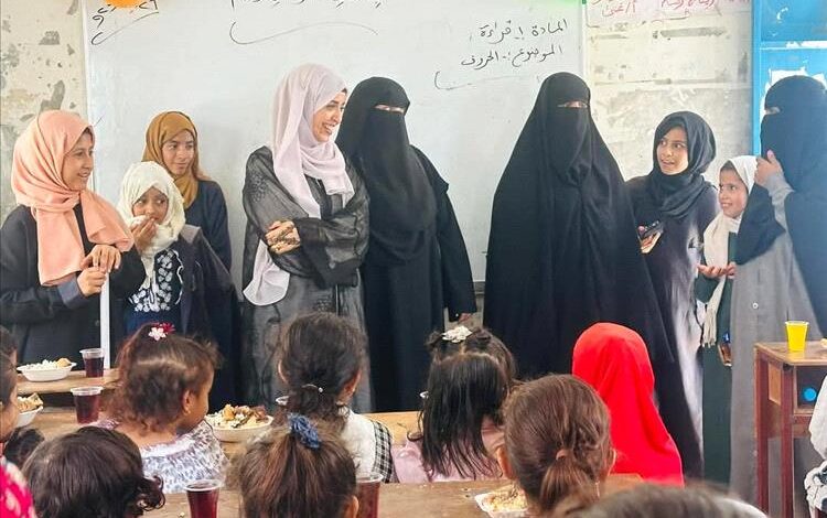 وكيلة وزارة الشباب والرياضة تتفقد المراكز الصيفية الخاصة بالفتيات في محافظة مأرب