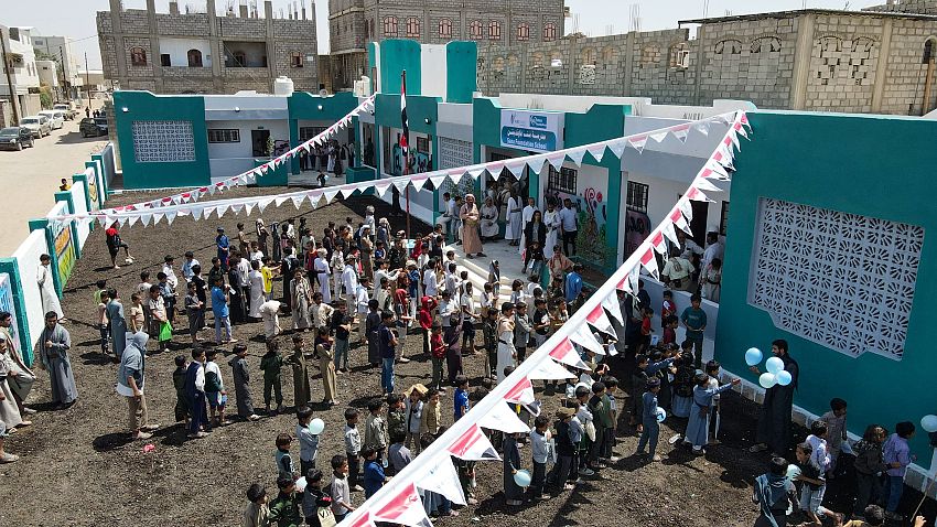 افتتاح ووضع حجر اساس لمدرسة اساسية ومركز تأهيل وتدريب في مأرب