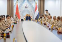 الإرياني يزور قيادة المنطقة العسكرية الخامسة بميدي ويشيد بجاهزية الأبطال