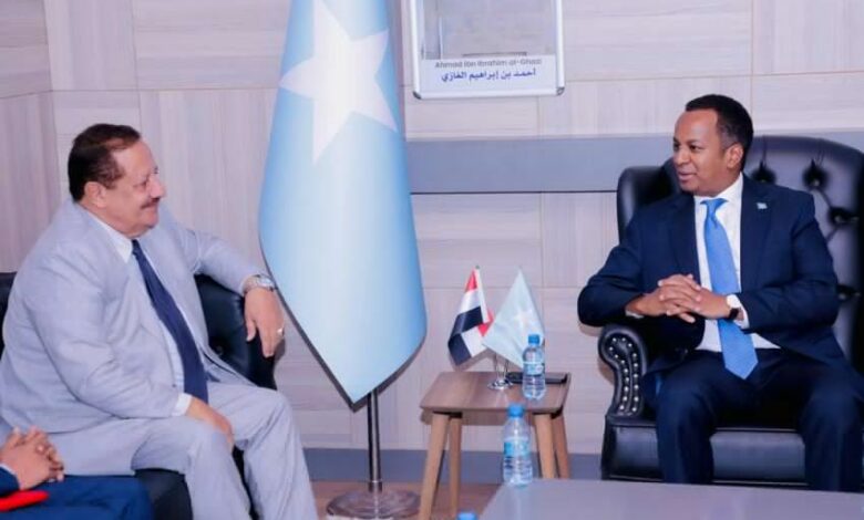 السفير الحنق يلتقي وزير الخارجية والتعاون الصومالي