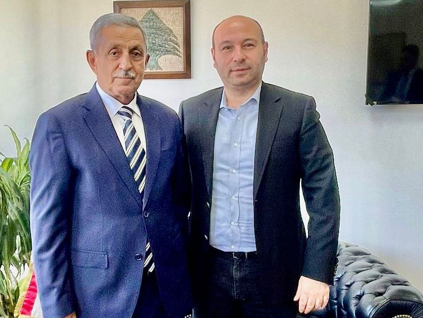السفير الدعيس يبحث مع مسؤول لبناني مستجدات الأوضاع في اليمن