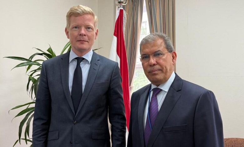 السفير السعدي يستعرض مع المبعوث الاممي مستجدات الأوضاع في اليمن