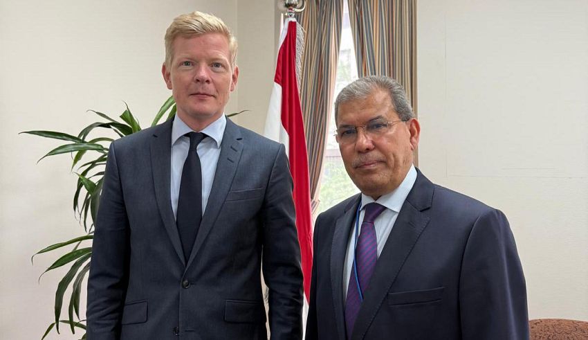 السفير السعدي يستعرض مع المبعوث الاممي مستجدات الأوضاع في اليمن