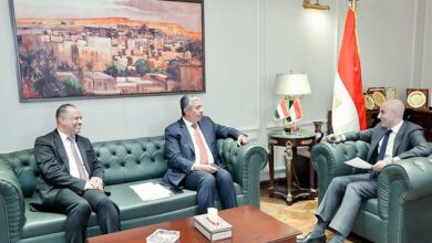 السفير بحاح يبحث مع وزير التربية والتعليم المصري آلية إدماج الطلاب اليمنيين في المدارس المصرية