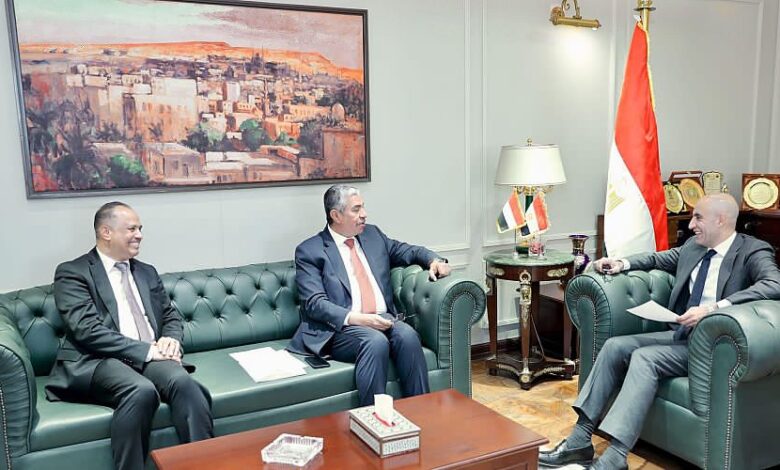 السفير بحاح يبحث مع وزير التربية والتعليم المصري آلية إدماج الطلاب اليمنيين في المدارس المصرية