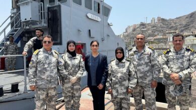 السفيرة البريطانية تؤكد التزام بلادها بدعم اليمن في المجالات الخدمية وخفر السواحل