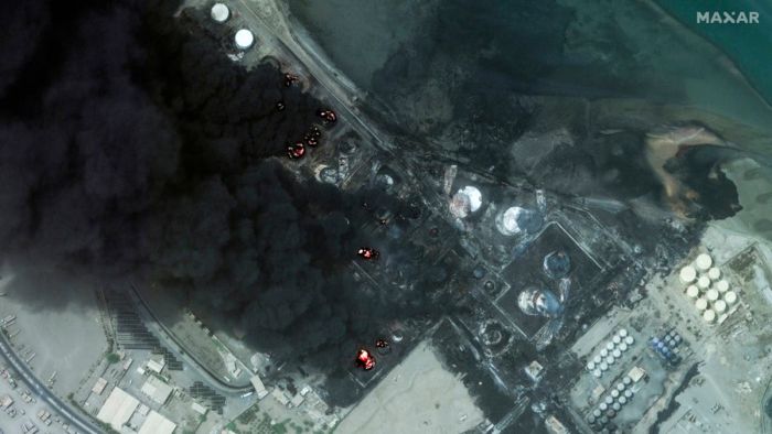 المليشيا الحوثية تعيق سفنًا قررت تغيير وجهتها من الحديدة إلى عدن بسبب تحديات التفريغ