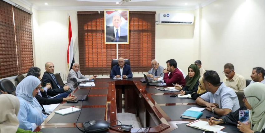 الوزير الشرجبي يبحث مع الفريق الفني للبنك الدولي التحضيرات الجارية لإطلاق سلسلة مشاريع المياه