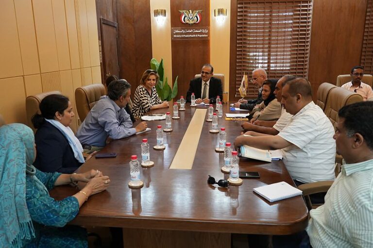 الوزير بحيبح يبحث مع فريق البنك الدولي الوضع الصحي في اليمن