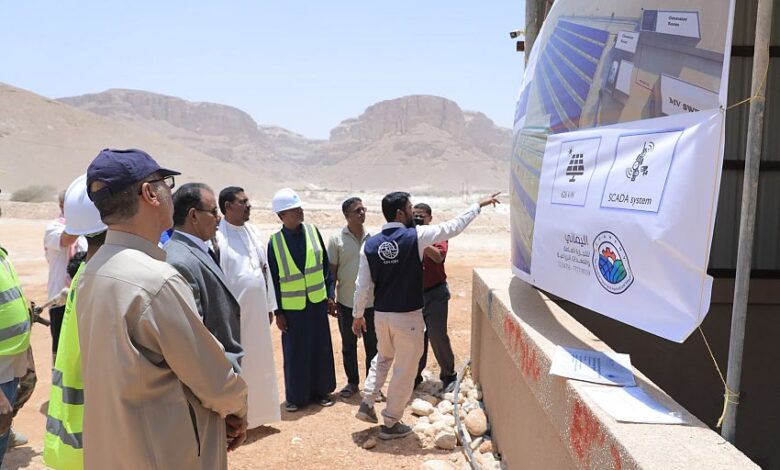 الوكيل العامري يطلع على سير الأعمال في مشروع تأهيل وتطوير حقل مياه دمون بتريم