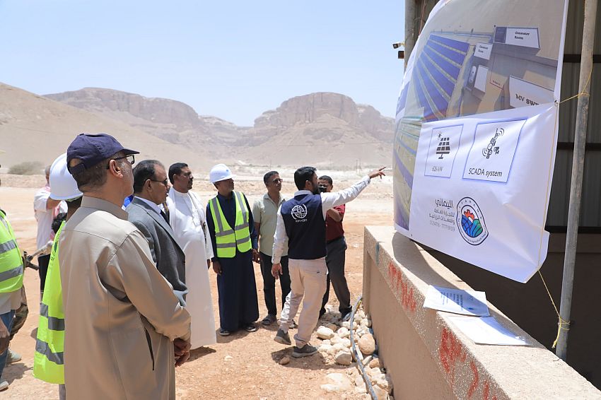 الوكيل العامري يطلع على سير الأعمال في مشروع تأهيل وتطوير حقل مياه دمون بتريم