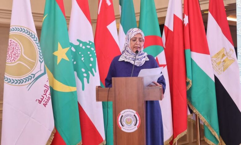 اليمن يشارك في مؤتمر المرأة العربية ويؤكد التزامه بحماية النساء من العنف السيبراني