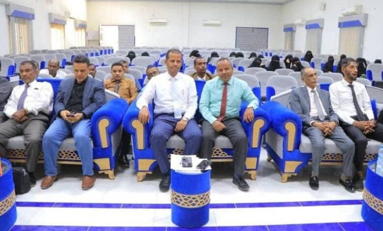 تنظيم ندوة علمية بسيئون حول التربية العملية والذكاء الاصطناعي لتعزيز الكفاءة المهنية