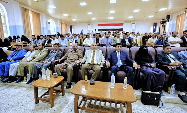 جامعة اقليم سبأ تكرم موظفيها المتميزين والعاملين احتفاء بعيد العمال العالمي