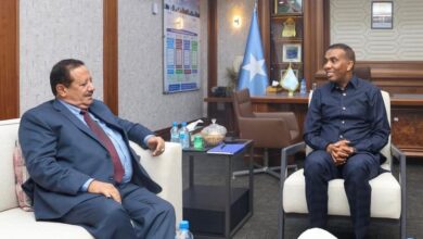 رئيس الوزراء الصومالي يستقبل سفير اليمن في مقديشو