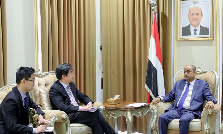 رئيس الوزراء يؤكد تطلع اليمن الى زيادة الدعم الصيني في الجوانب الاقتصادية والخدمية