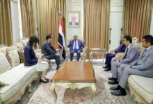 رئيس الوزراء يتسلم رسالة خطية من نظيره الياباني ويؤكد على استراتيجية العلاقات بين البلدين