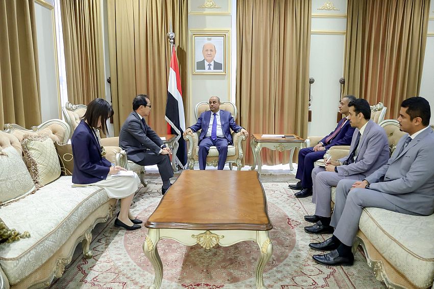 رئيس الوزراء يتسلم رسالة خطية من نظيره الياباني ويؤكد على استراتيجية العلاقات بين البلدين